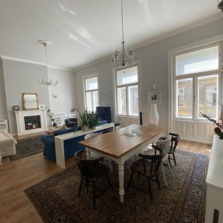 Urban Haven - 3 Beds, 3 Baths, Free Parking, Near Central Market Budapest Exterior photo