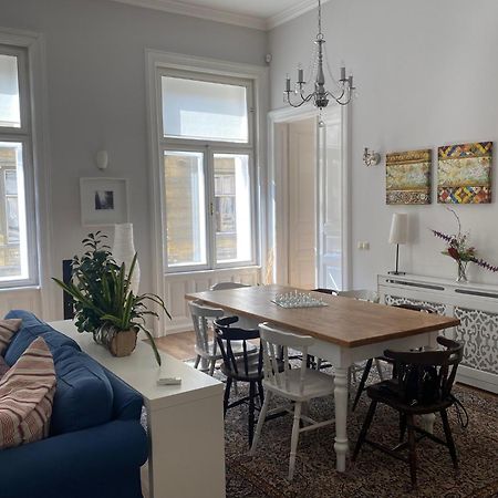 Urban Haven - 3 Beds, 3 Baths, Free Parking, Near Central Market Budapest Exterior photo