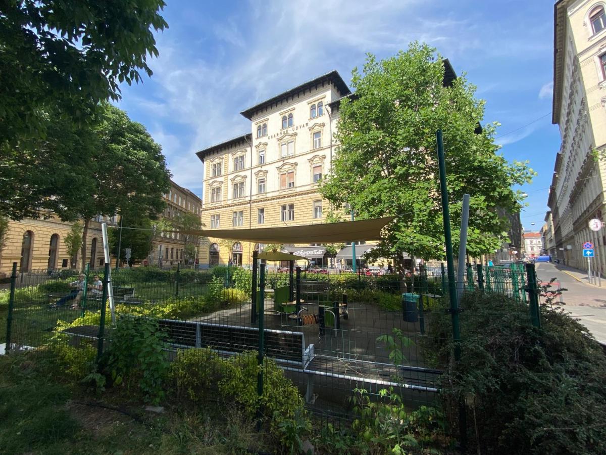 Urban Haven - 3 Beds, 3 Baths, Free Parking, Near Central Market Budapest Exterior photo