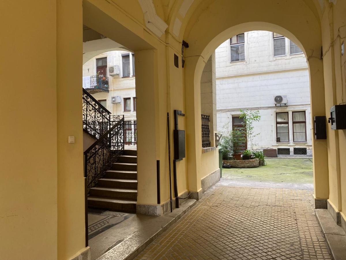 Urban Haven - 3 Beds, 3 Baths, Free Parking, Near Central Market Budapest Exterior photo