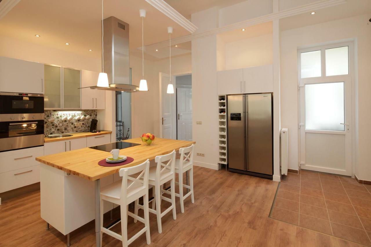 Urban Haven - 3 Beds, 3 Baths, Free Parking, Near Central Market Budapest Exterior photo