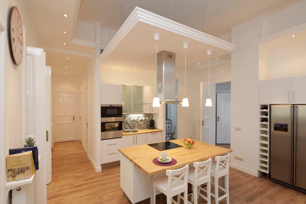Urban Haven - 3 Beds, 3 Baths, Free Parking, Near Central Market Budapest Exterior photo
