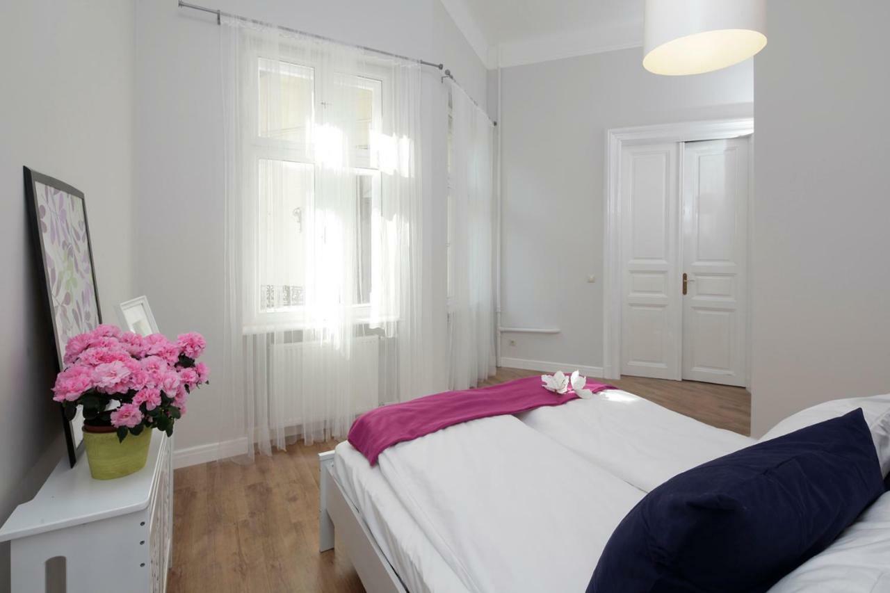 Urban Haven - 3 Beds, 3 Baths, Free Parking, Near Central Market Budapest Exterior photo