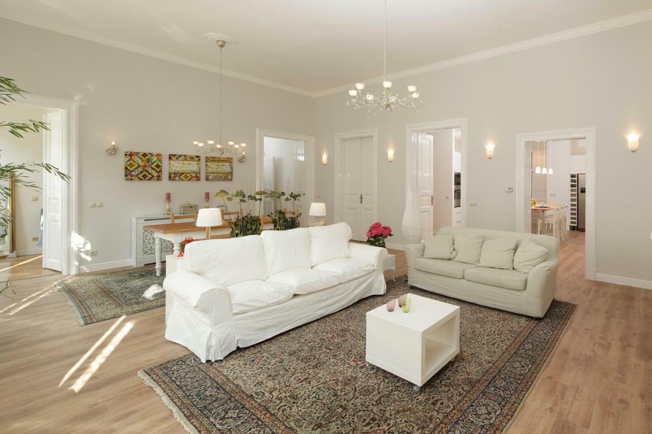 Urban Haven - 3 Beds, 3 Baths, Free Parking, Near Central Market Budapest Exterior photo