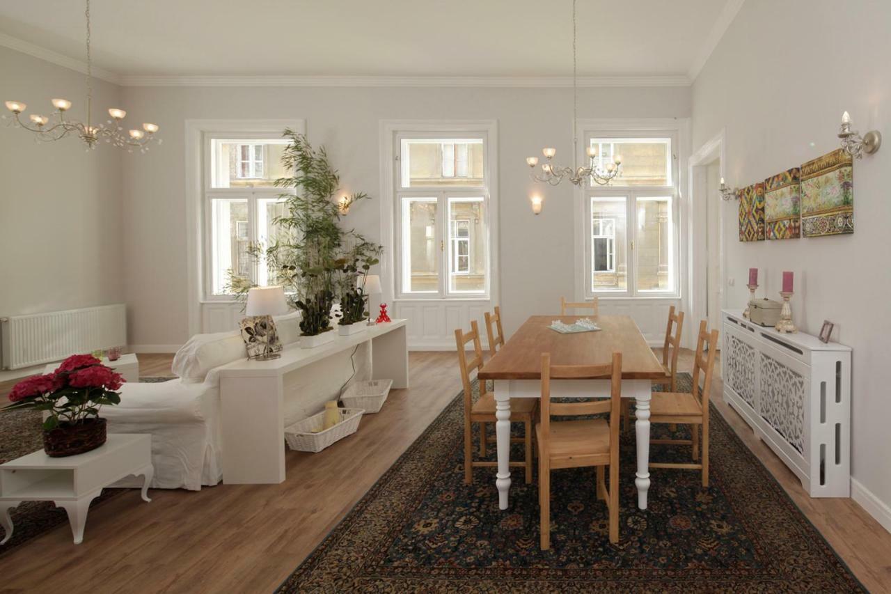 Urban Haven - 3 Beds, 3 Baths, Free Parking, Near Central Market Budapest Exterior photo