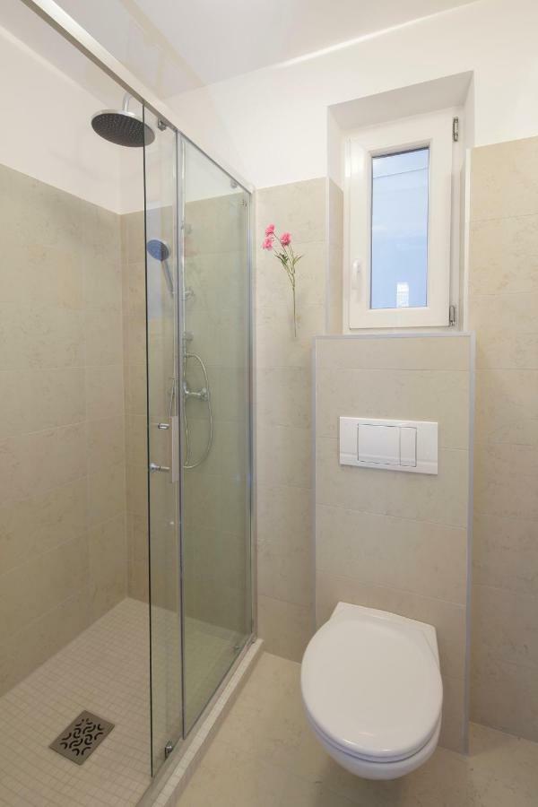Urban Haven - 3 Beds, 3 Baths, Free Parking, Near Central Market Budapest Exterior photo