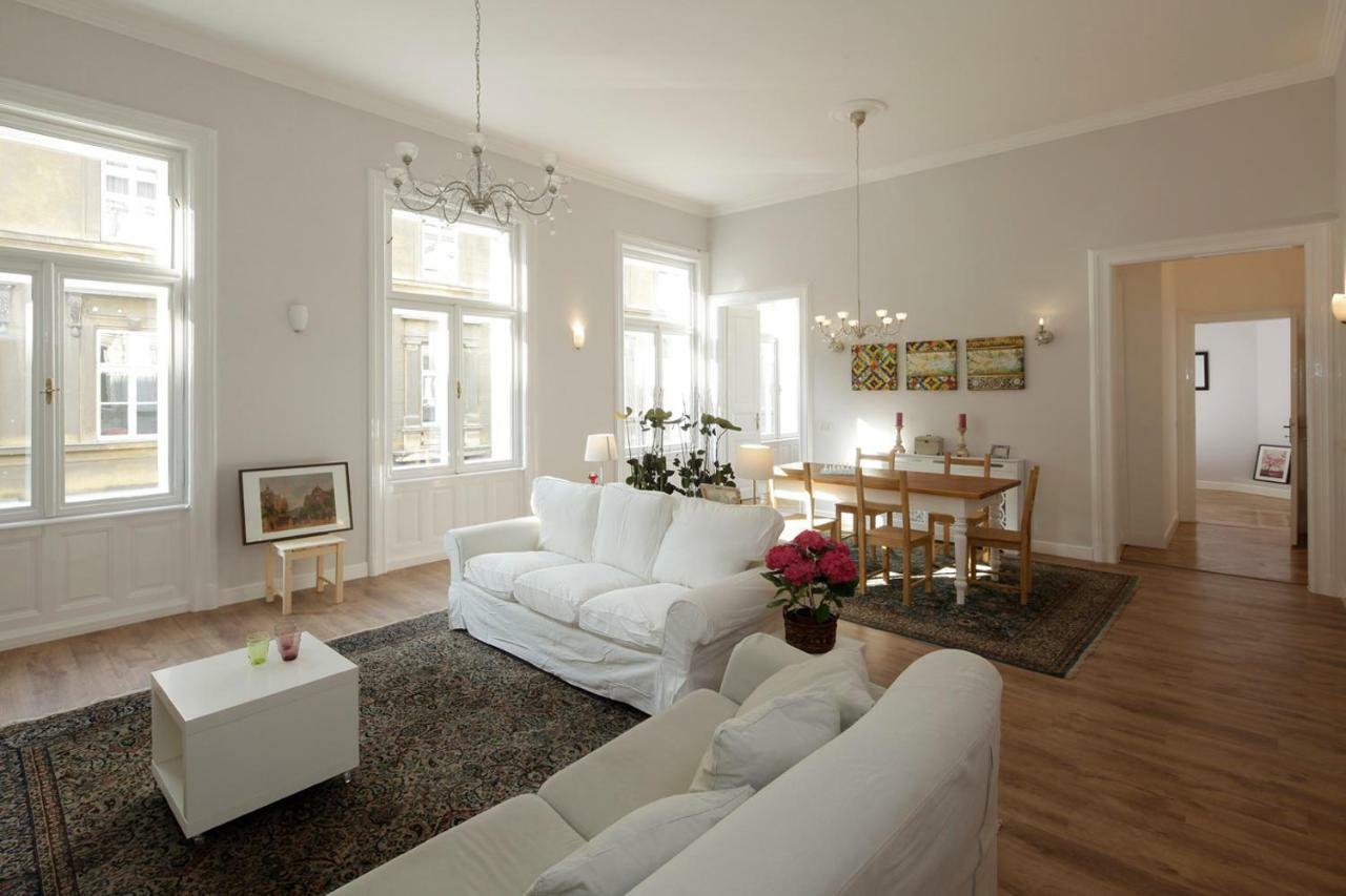 Urban Haven - 3 Beds, 3 Baths, Free Parking, Near Central Market Budapest Exterior photo