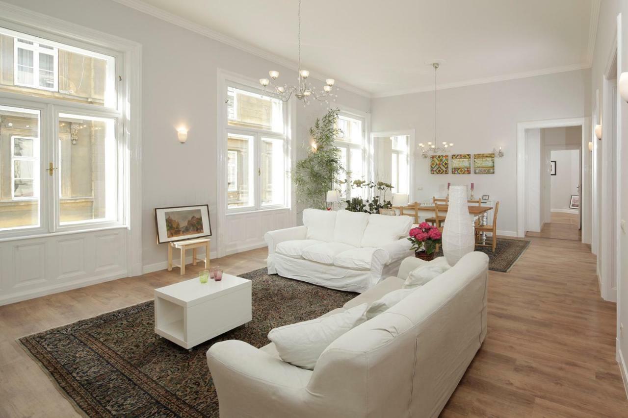 Urban Haven - 3 Beds, 3 Baths, Free Parking, Near Central Market Budapest Exterior photo