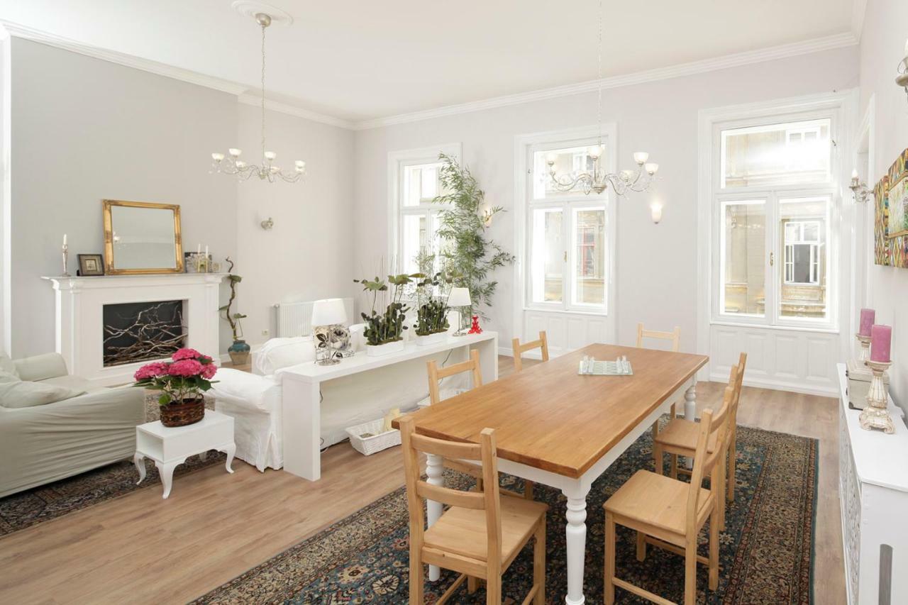 Urban Haven - 3 Beds, 3 Baths, Free Parking, Near Central Market Budapest Exterior photo